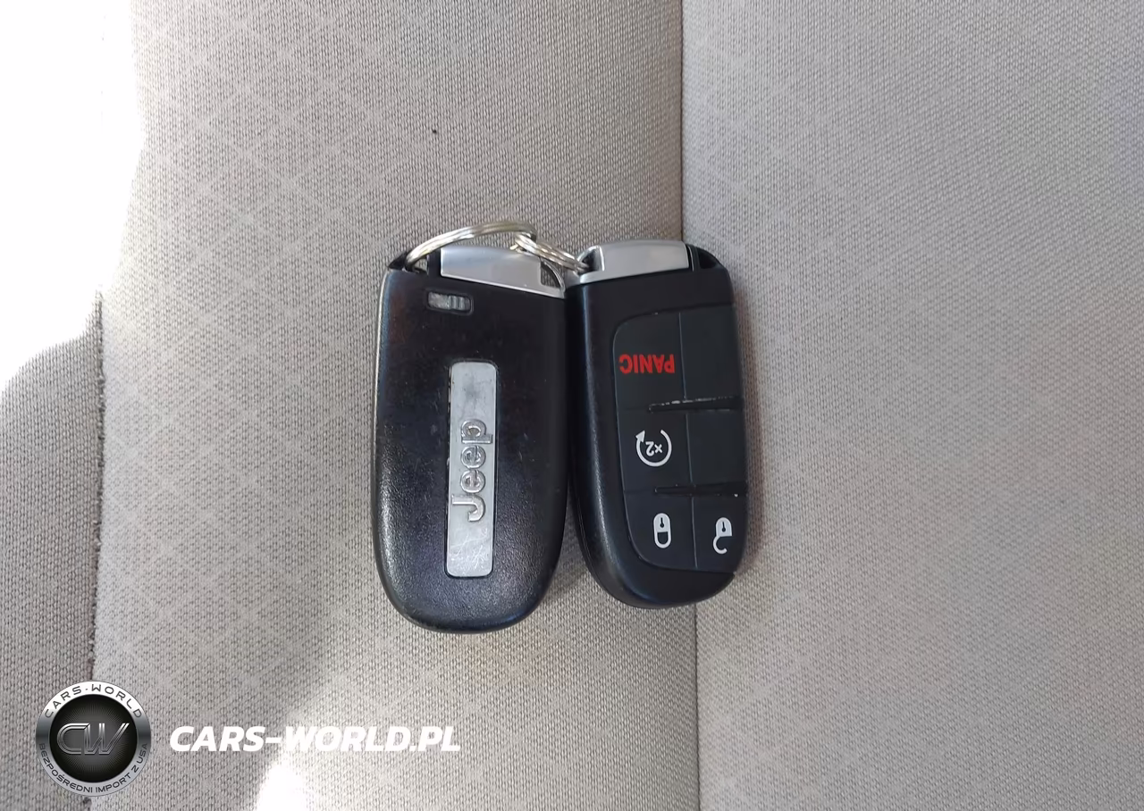 2019 Jeep Grand Cherokee Laredo E 4X4 VIN:1C4RJFAGXKC537026 - 11