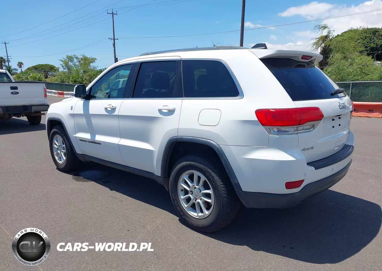 2019 Jeep Grand Cherokee Laredo E 4X4 VIN:1C4RJFAGXKC537026 - 3