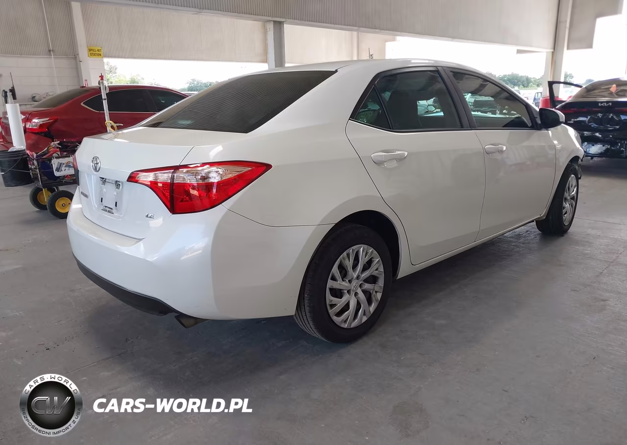 2019 Toyota Corolla Le VIN:5YFBURHE0KP927106 - 4