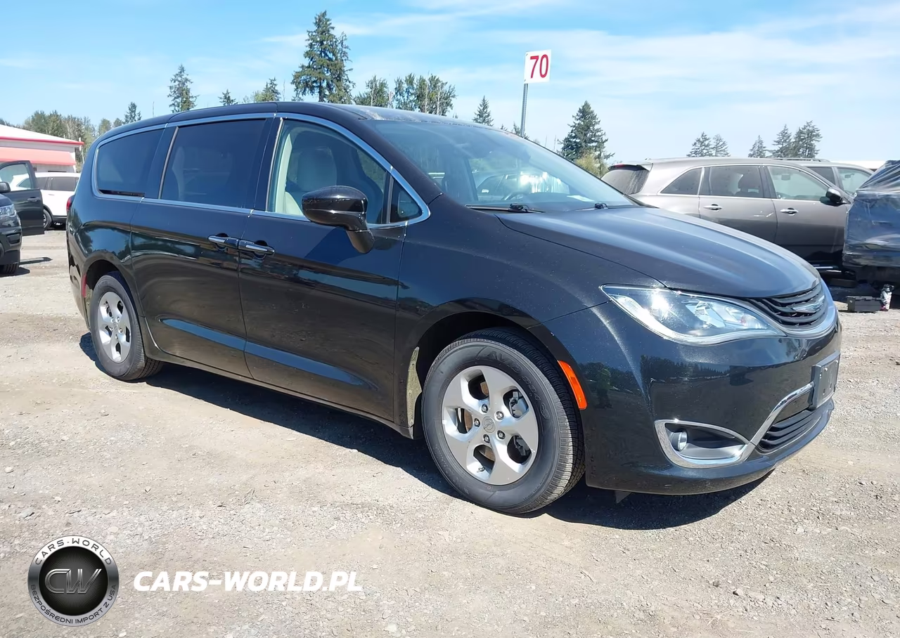 2017 Chrysler Pacifica Hybrid Touring Plus