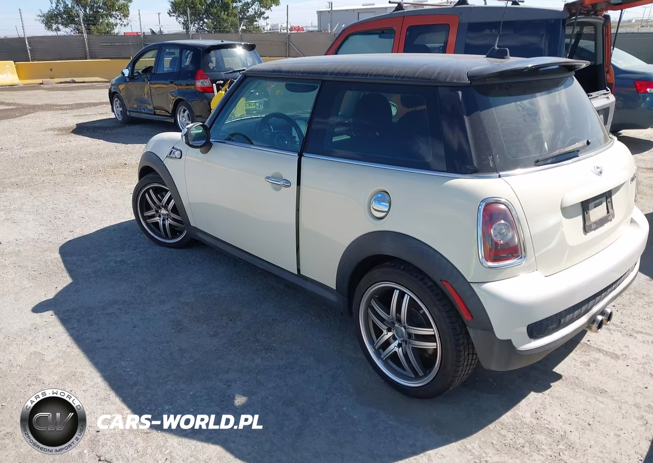 2009 Mini Cooper S VIN:WMWMF73539TW83756 - 3