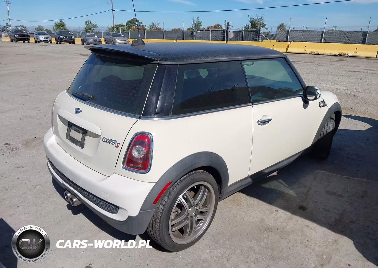 2009 Mini Cooper S VIN:WMWMF73539TW83756 - 4