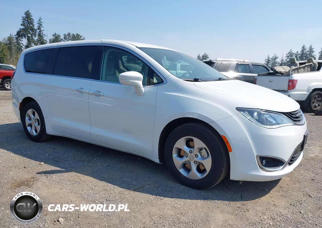 2018 Chrysler Pacifica Hybrid Touring Plus – zdjęcie 1 z 16