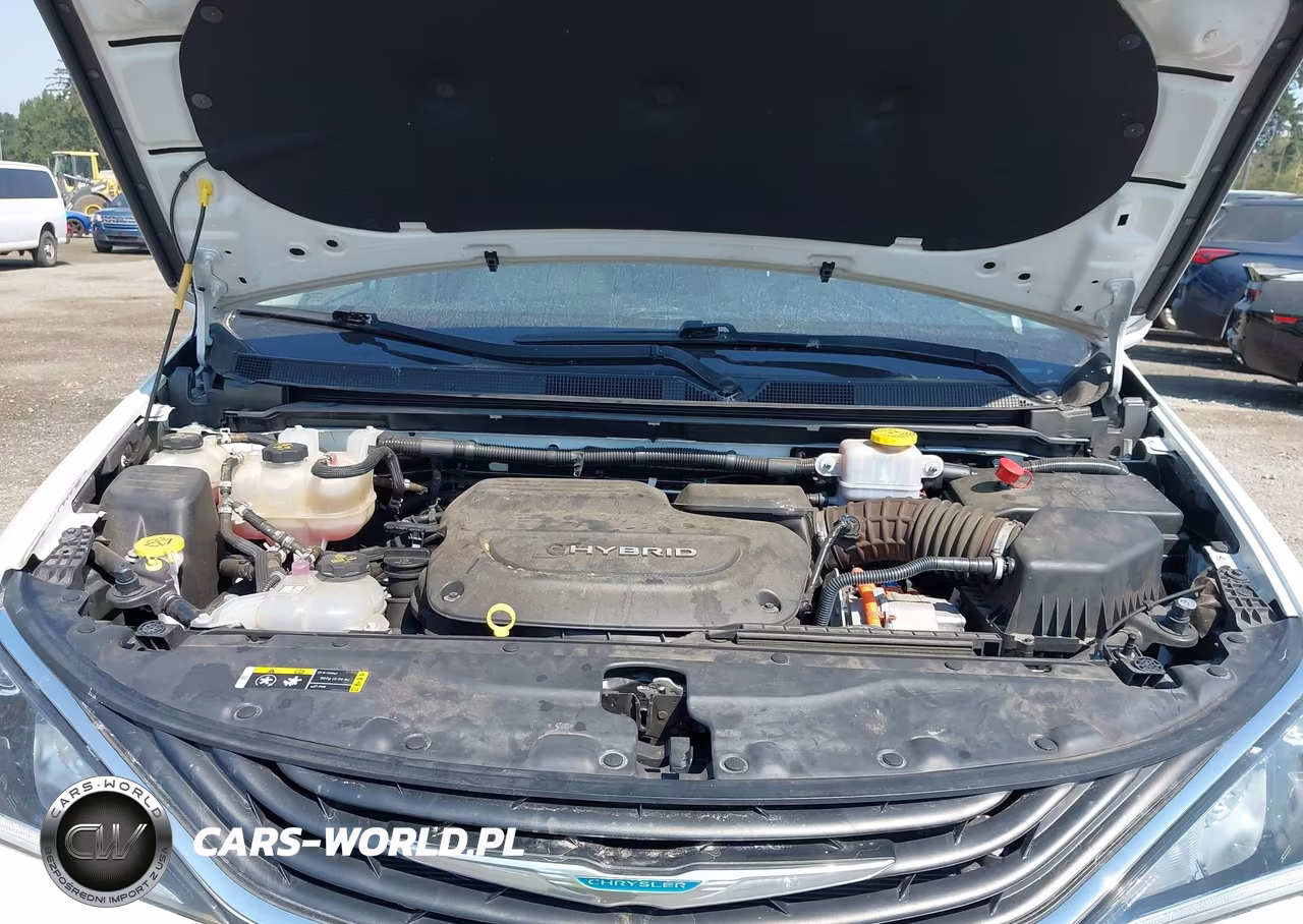 2018 Chrysler Pacifica Hybrid Touring Plus VIN:2C4RC1H73JR311659 - 10