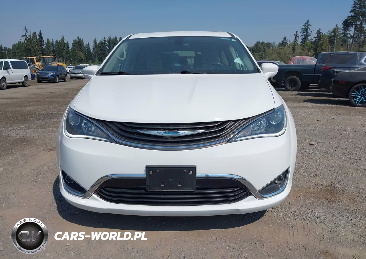 2018 Chrysler Pacifica Hybrid Touring Plus VIN:2C4RC1H73JR311659 - 12