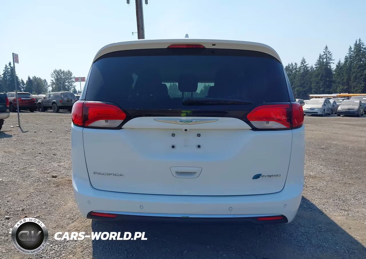 2018 Chrysler Pacifica Hybrid Touring Plus VIN:2C4RC1H73JR311659 - 16