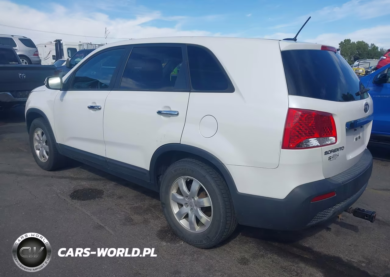 2011 Kia Sorento Lx VIN:5XYKT3A10BG169974 - 3