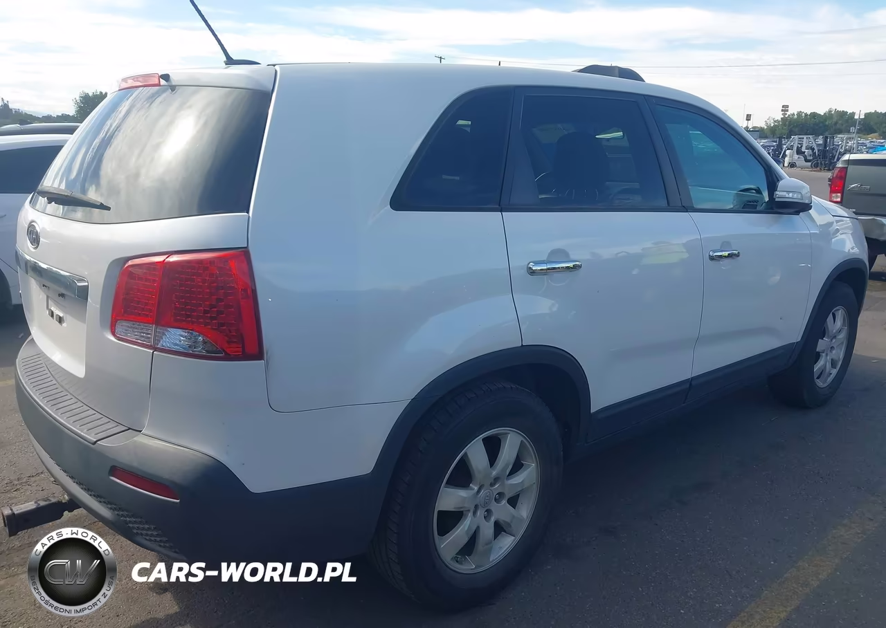 2011 Kia Sorento Lx VIN:5XYKT3A10BG169974 - 4