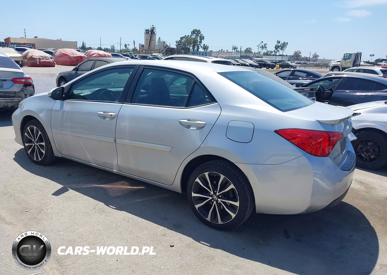 2018 Toyota Corolla Se VIN:5YFBURHE9JP778046 - 3