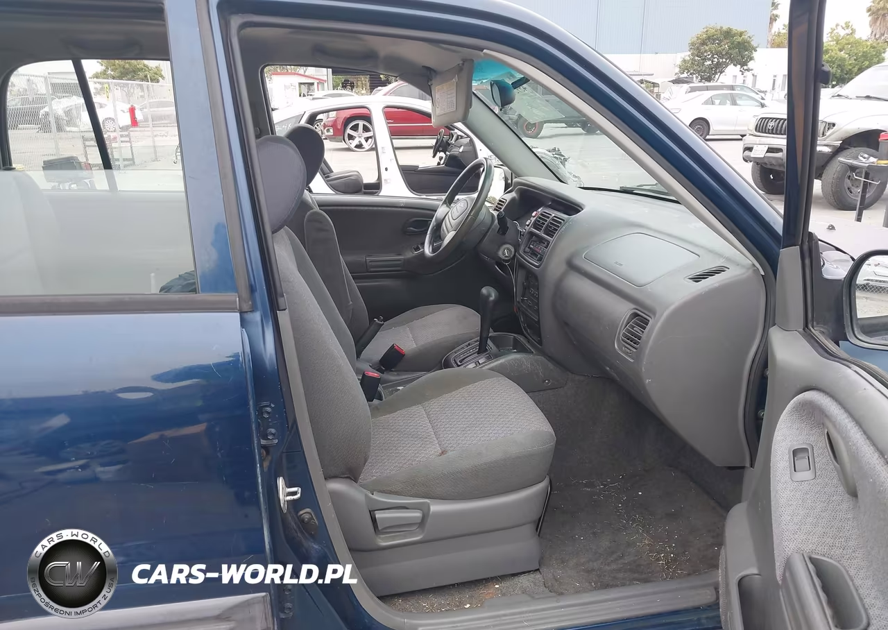 2002 Chevrolet Tracker Hard Top Base VIN:2CNBE13C526938054 - 5