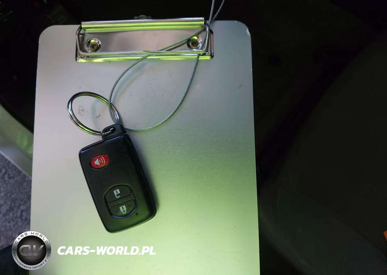 2015 Toyota Prius Two VIN:JTDKN3DU3F1984725 - 11