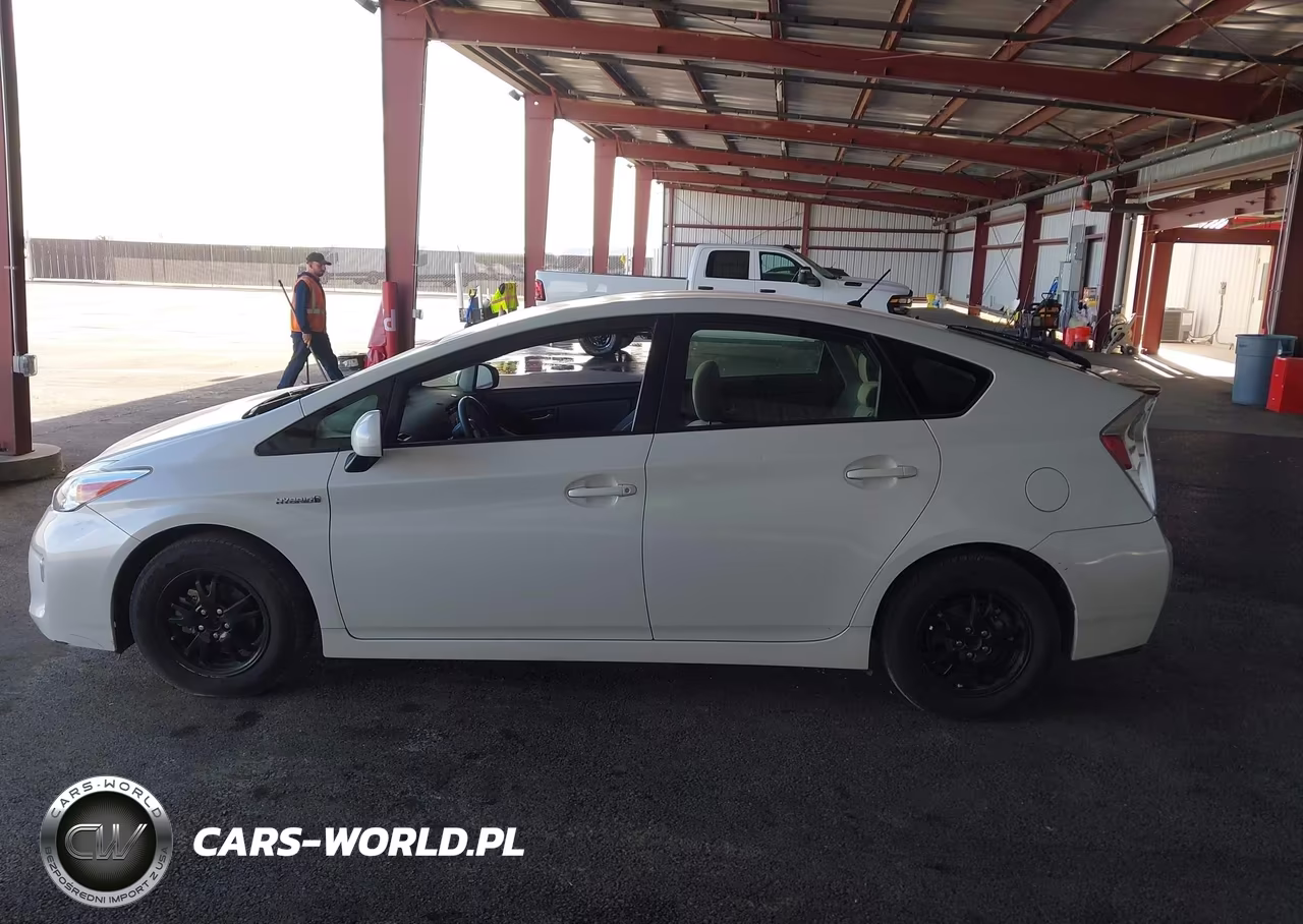 2015 Toyota Prius Two VIN:JTDKN3DU3F1984725 - 14