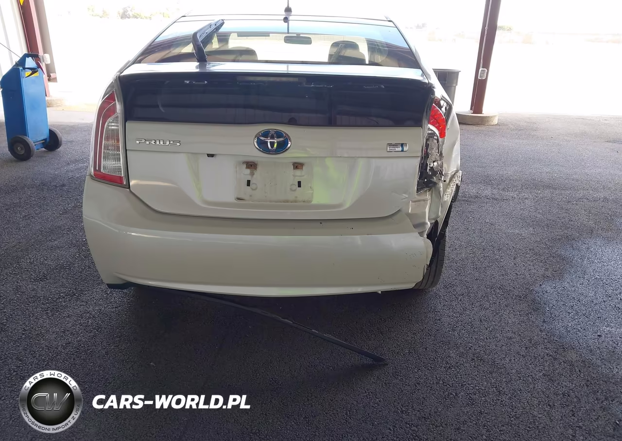 2015 Toyota Prius Two VIN:JTDKN3DU3F1984725 - 17