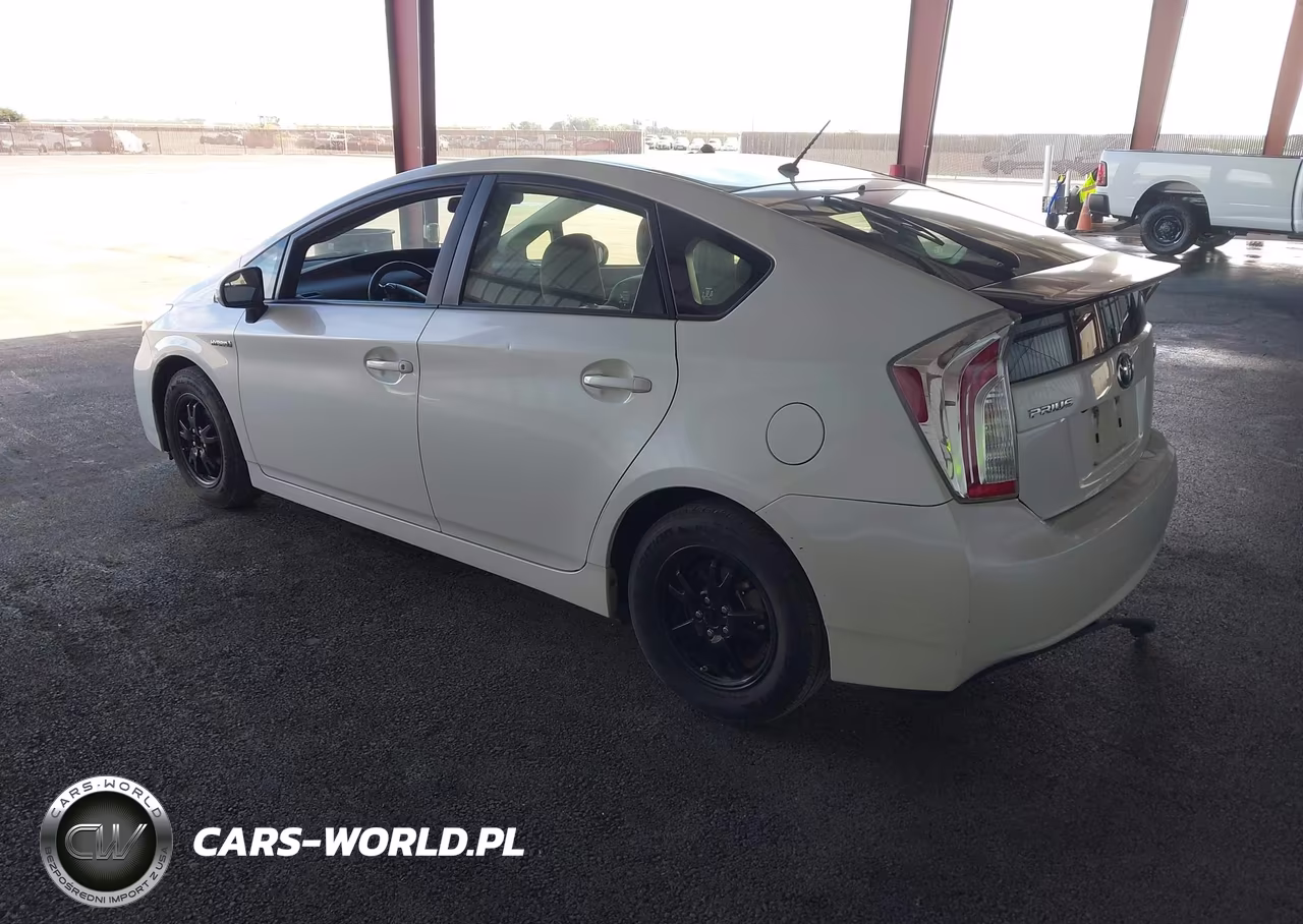 2015 Toyota Prius Two VIN:JTDKN3DU3F1984725 - 3