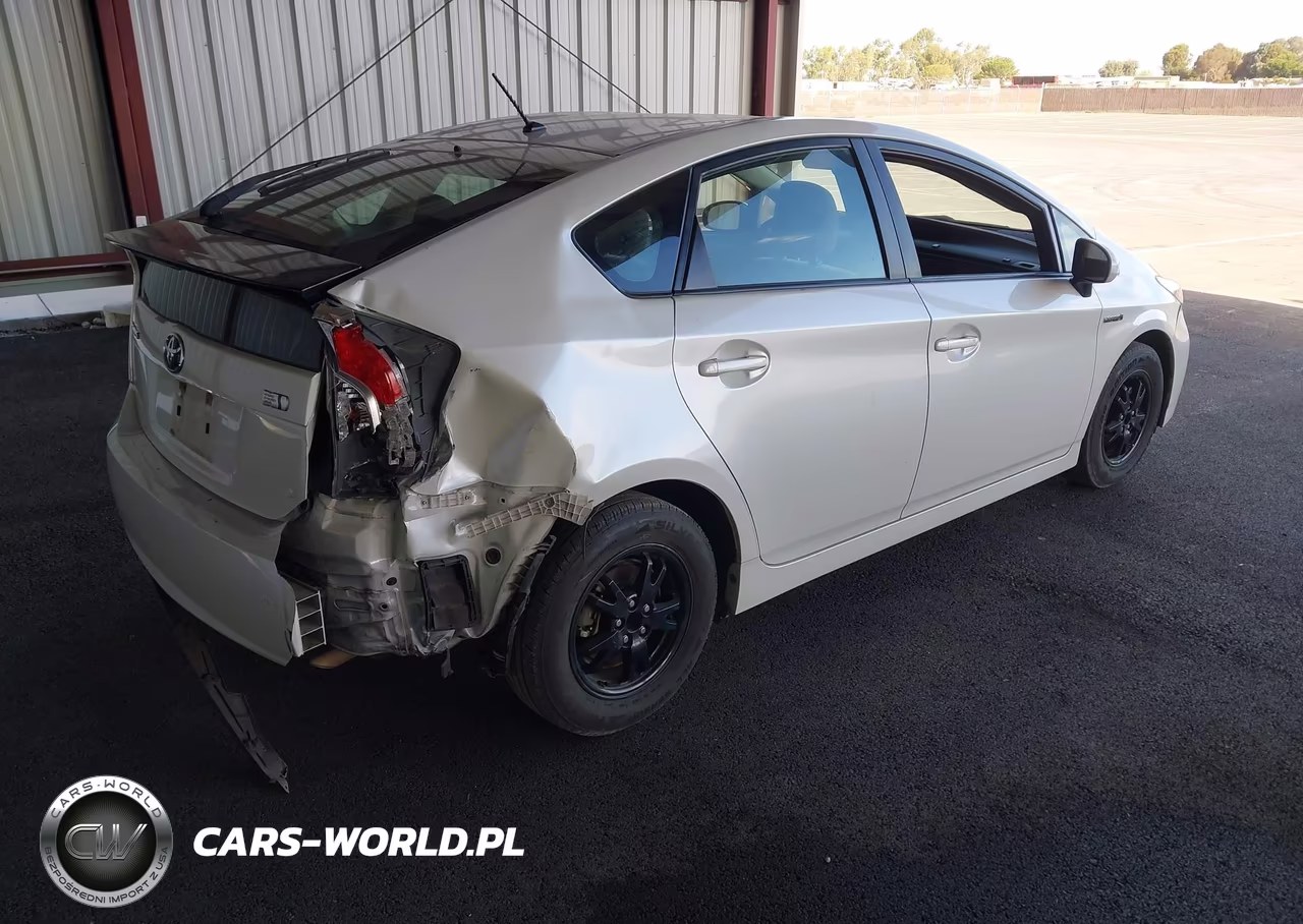 2015 Toyota Prius Two VIN:JTDKN3DU3F1984725 - 4