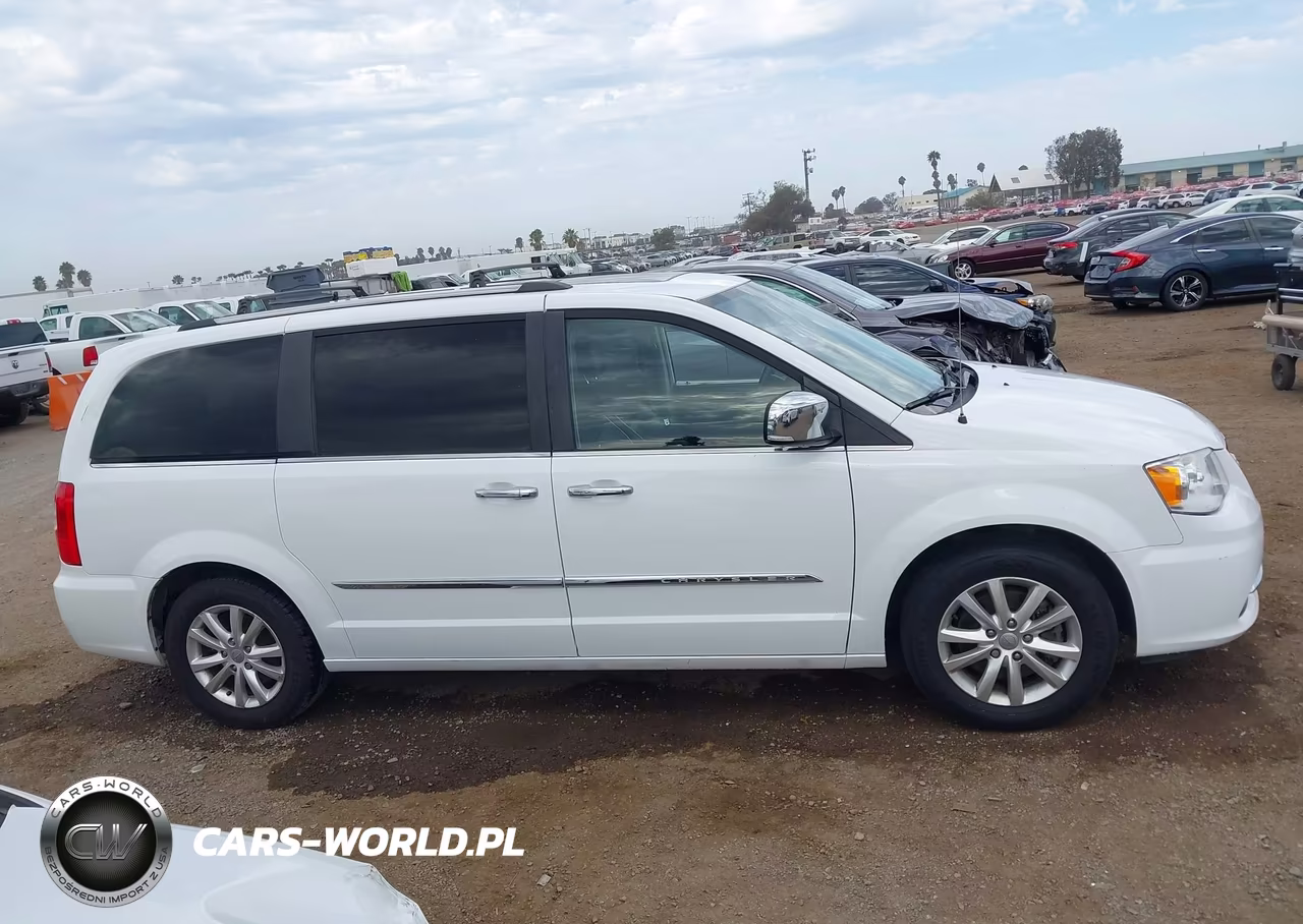 2016 Chrysler Town & Country Limited Platinum VIN:2C4RC1GG8GR261495 - 13