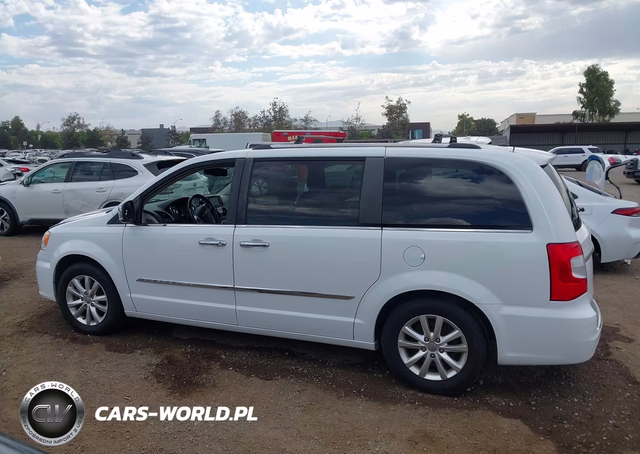 2016 Chrysler Town & Country Limited Platinum VIN:2C4RC1GG8GR261495 - 14