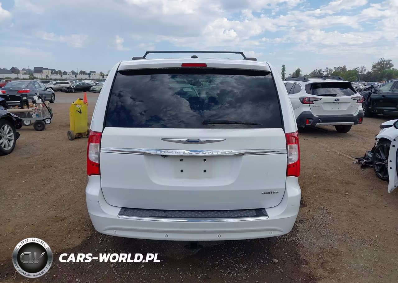 2016 Chrysler Town & Country Limited Platinum VIN:2C4RC1GG8GR261495 - 16