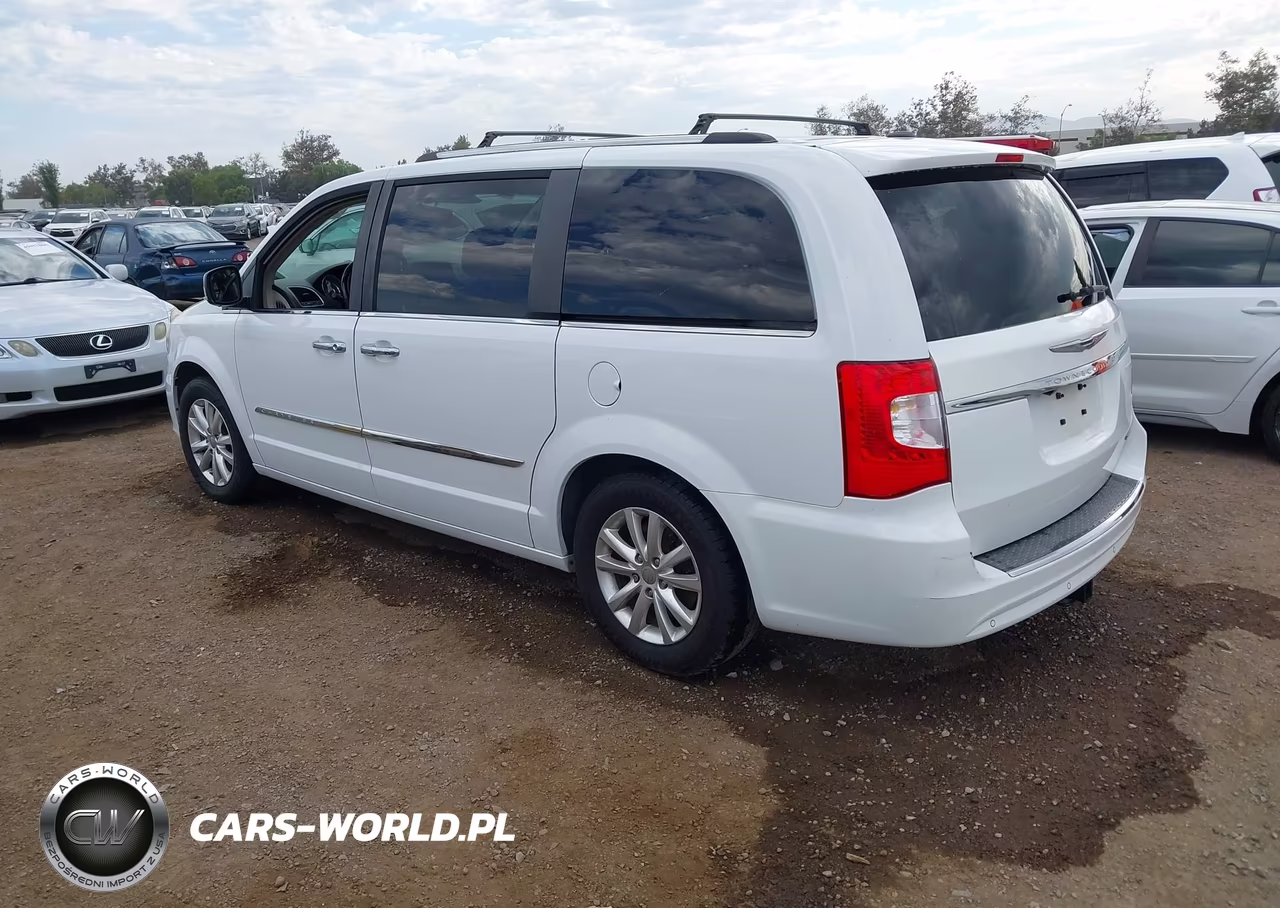 2016 Chrysler Town & Country Limited Platinum VIN:2C4RC1GG8GR261495 - 3