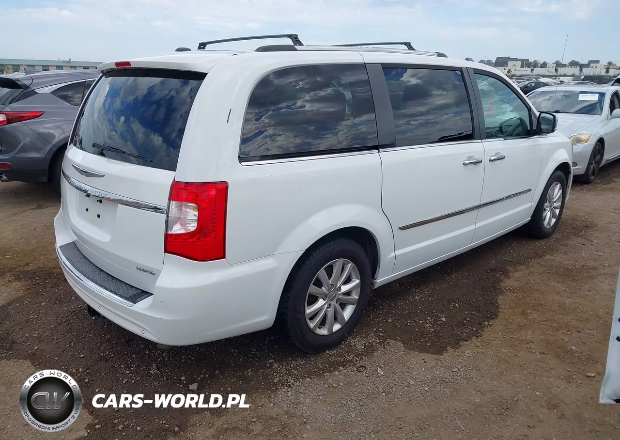 2016 Chrysler Town & Country Limited Platinum VIN:2C4RC1GG8GR261495 - 4