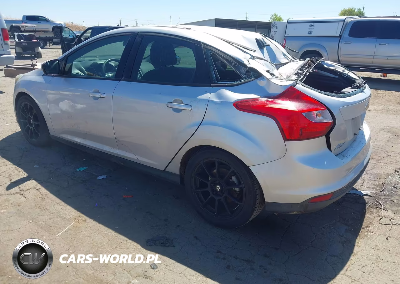 2013 Ford Focus Se VIN:1FADP3K20DL319616 - 3