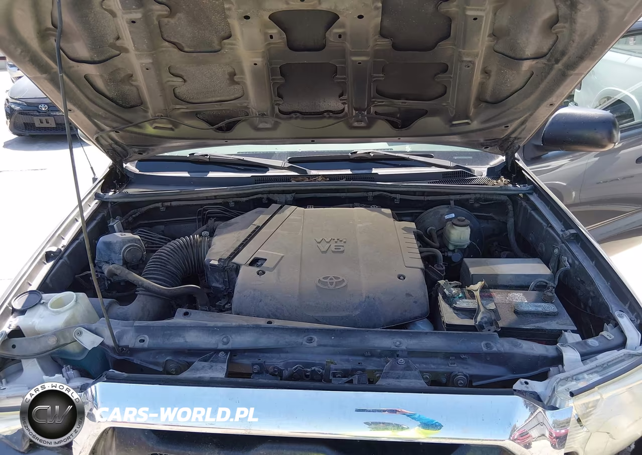 2015 Toyota Tacoma Prerunner V6 VIN:5TFJU4GNXFX070817 - 10