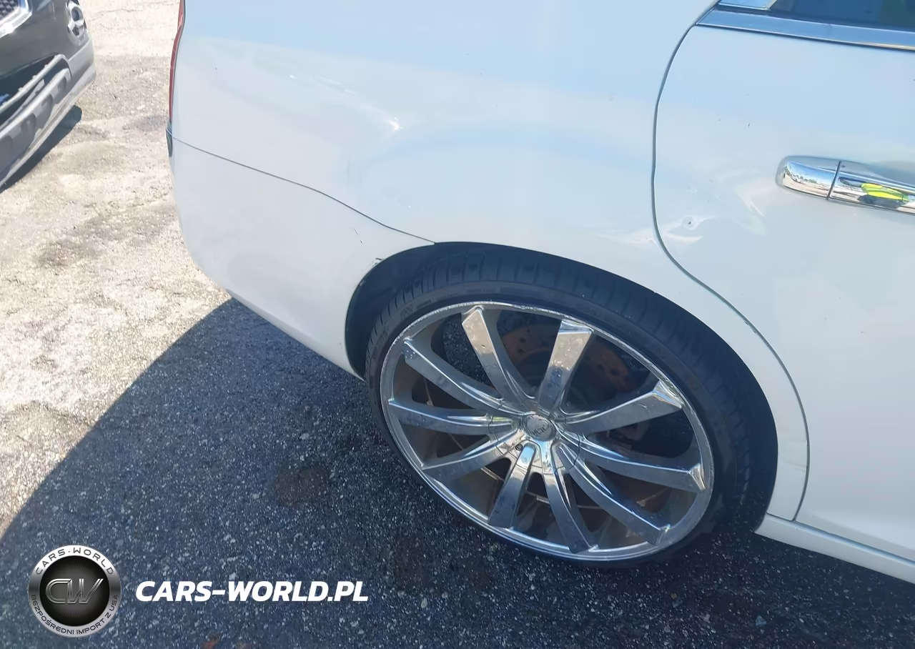 2014 Chrysler 300 VIN:2C3CCAAG3EH175758 - 13