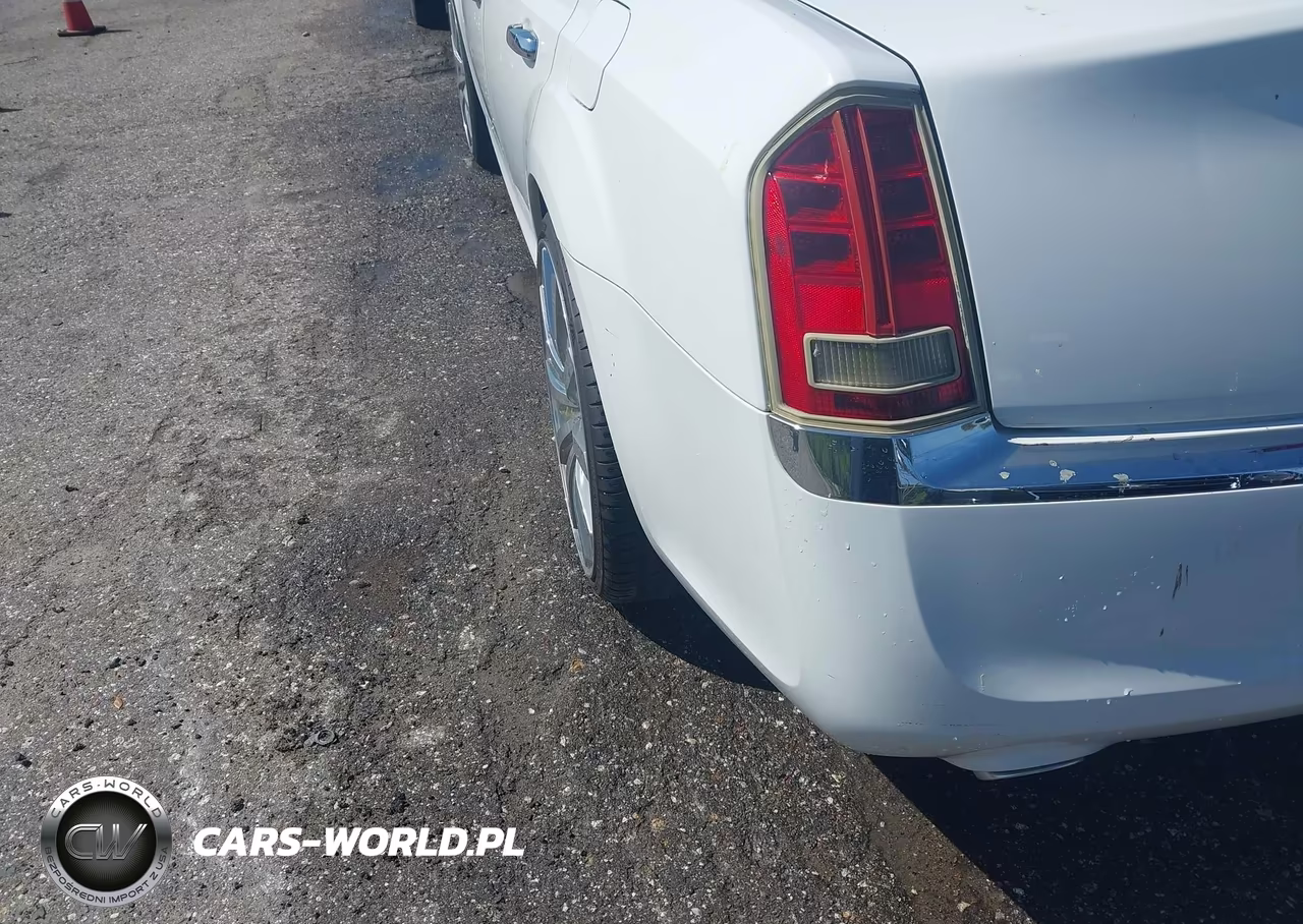 2014 Chrysler 300 VIN:2C3CCAAG3EH175758 - 14
