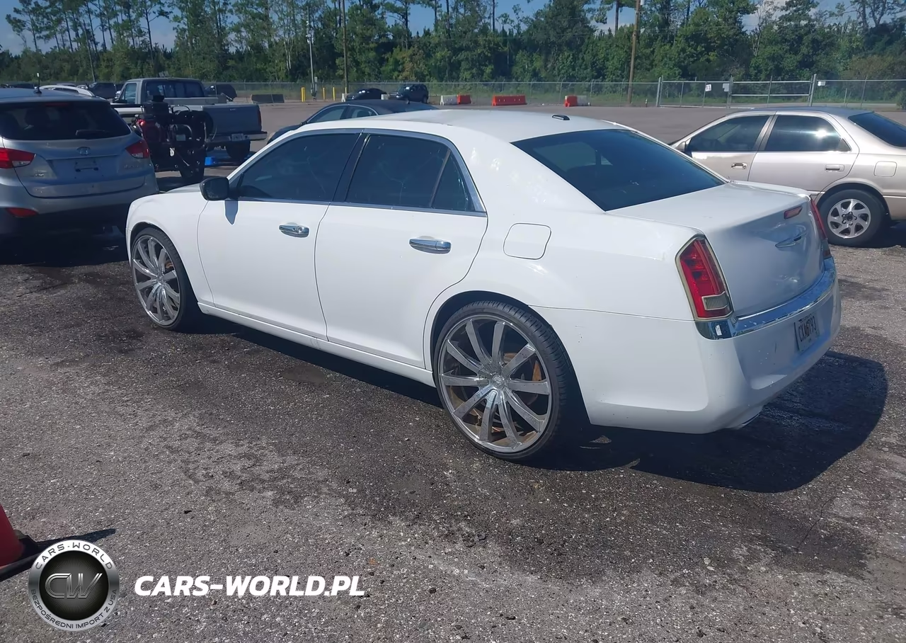 2014 Chrysler 300 VIN:2C3CCAAG3EH175758 - 3