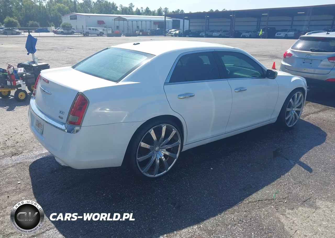 2014 Chrysler 300 VIN:2C3CCAAG3EH175758 - 4