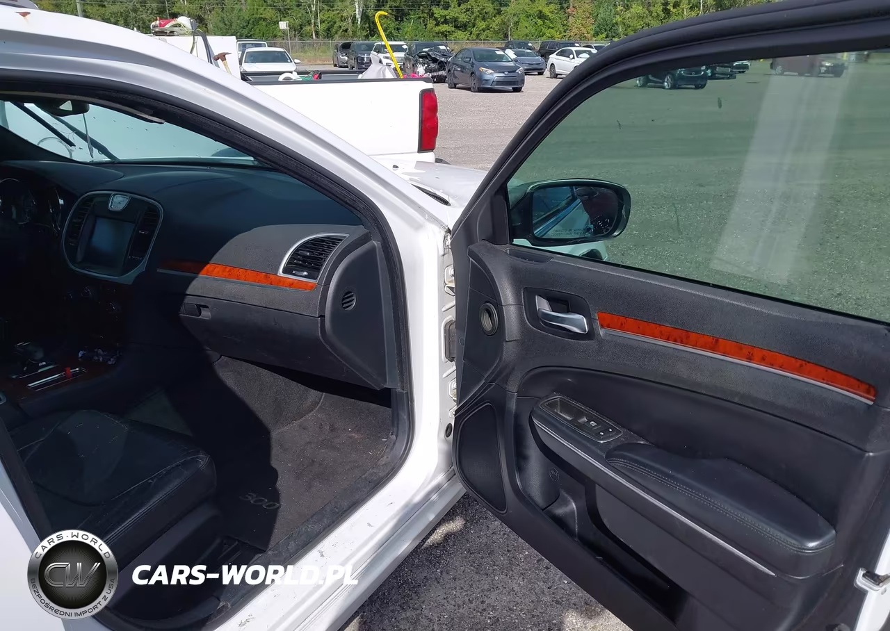 2014 Chrysler 300 VIN:2C3CCAAG3EH175758 - 5