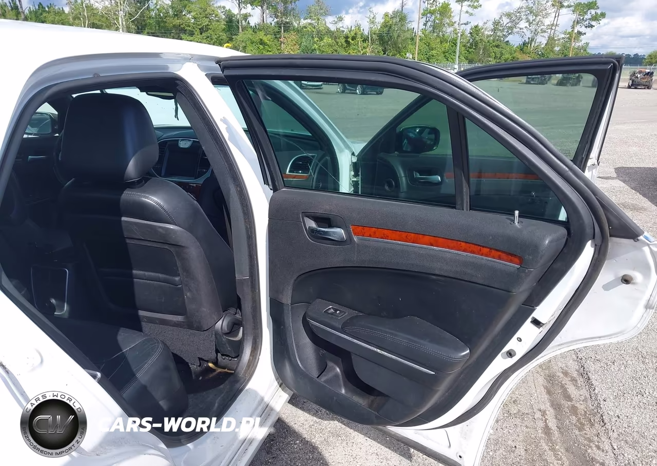 2014 Chrysler 300 VIN:2C3CCAAG3EH175758 - 8