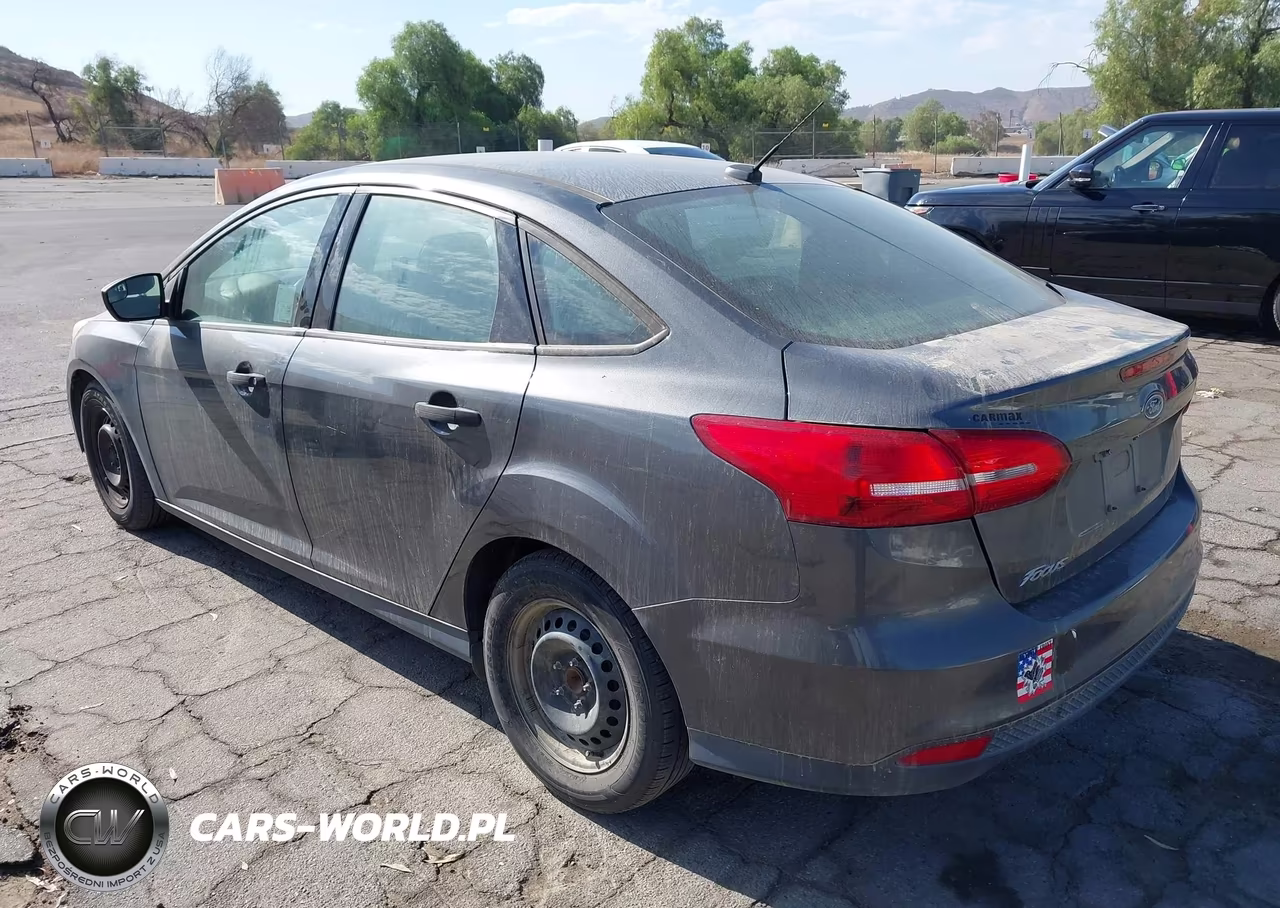 2017 Ford Focus S VIN:1FADP3E29HL236042 - 3