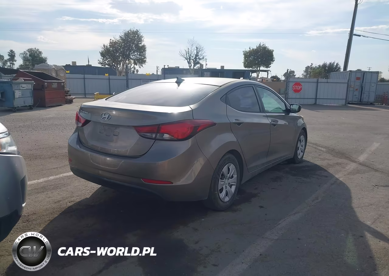 2016 Hyundai Elantra Se VIN:5NPDH4AE5GH709757 - 4