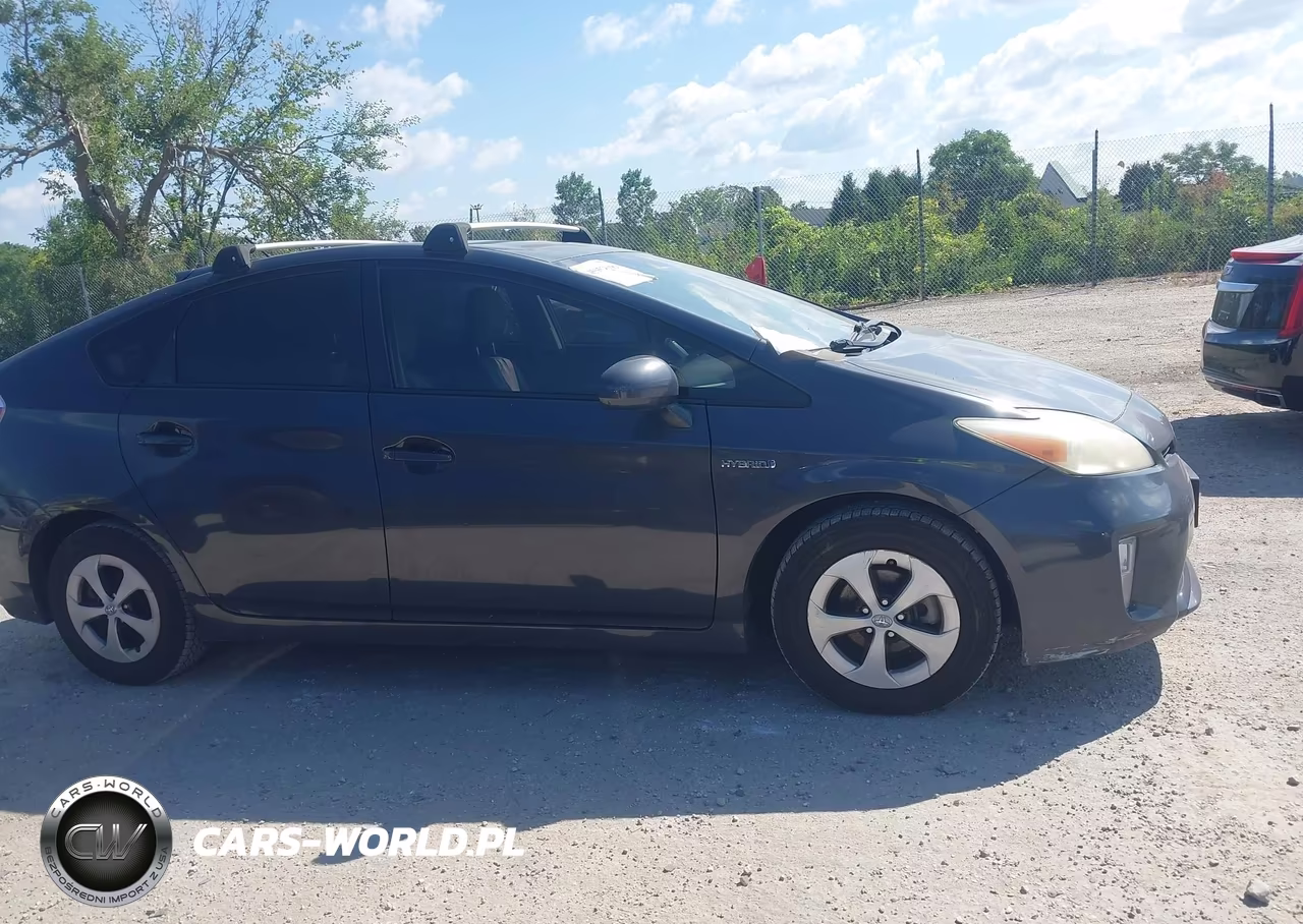 2013 Toyota Prius Two VIN:JTDKN3DU1D5597094 - 13