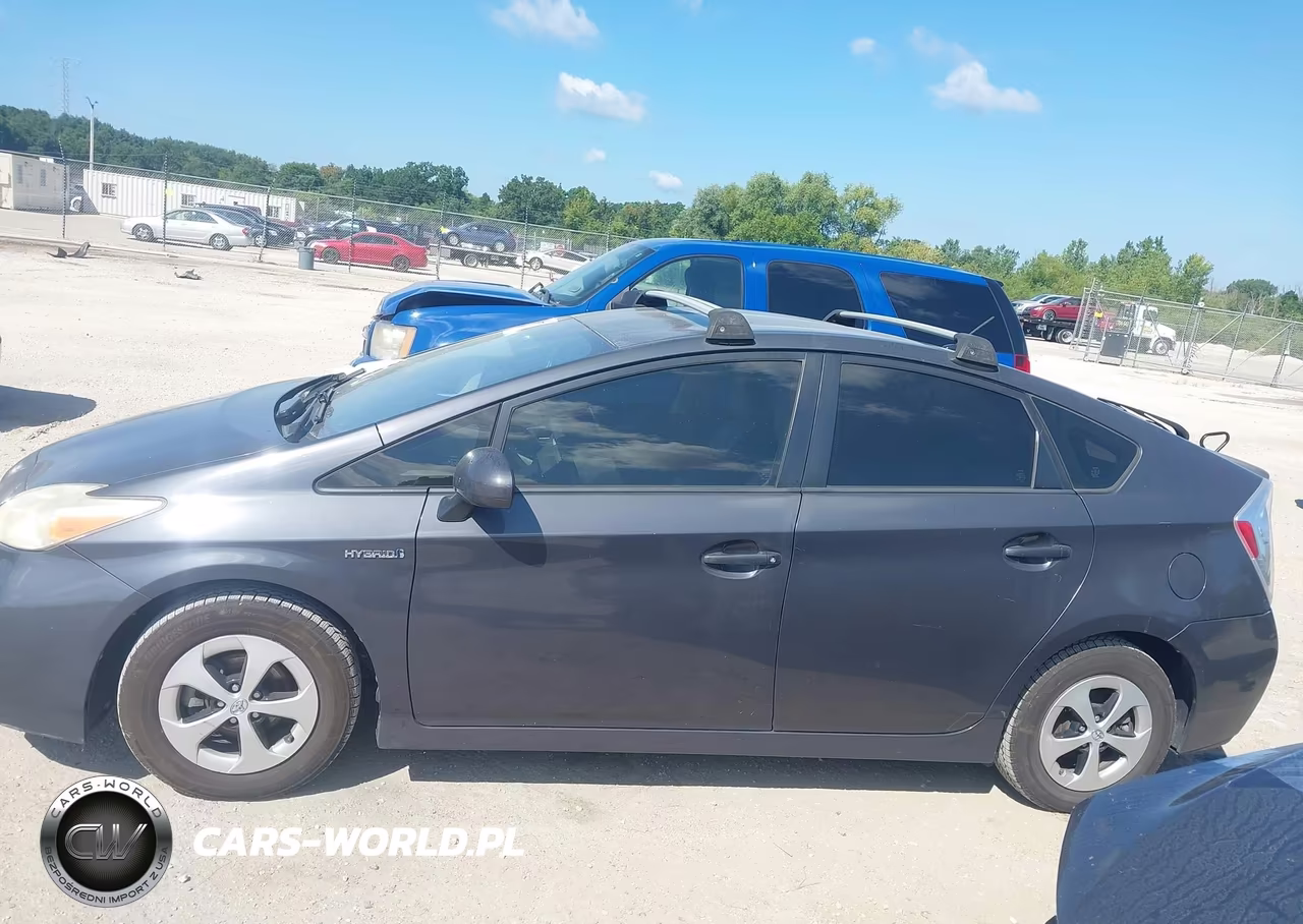 2013 Toyota Prius Two VIN:JTDKN3DU1D5597094 - 14