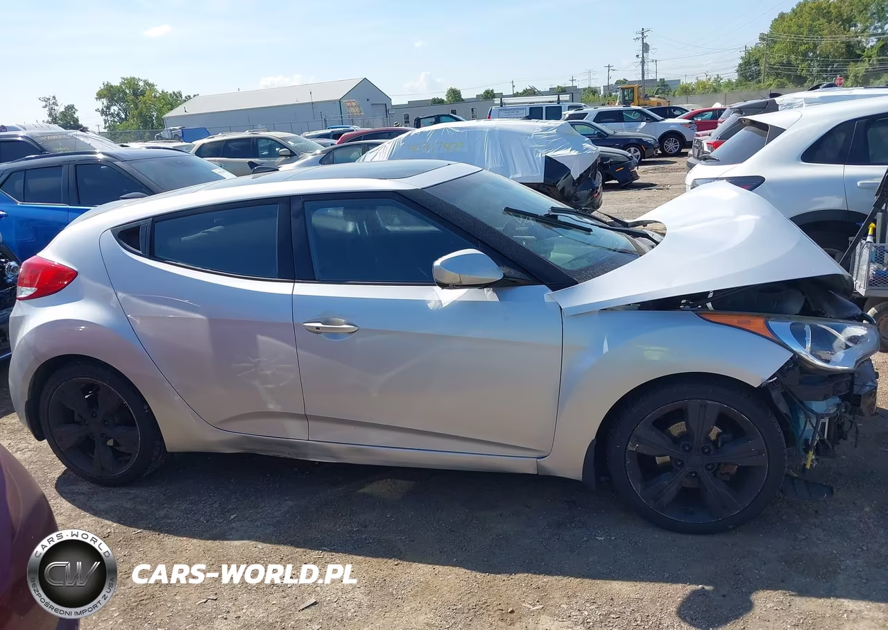 2017 Hyundai Veloster Value Edition VIN:KMHTC6ADXHU323304 - 14