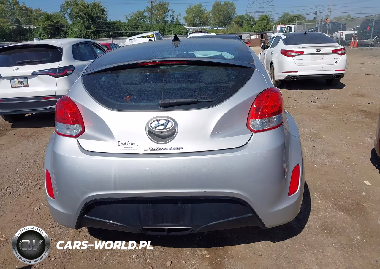 2017 Hyundai Veloster Value Edition VIN:KMHTC6ADXHU323304 - 17
