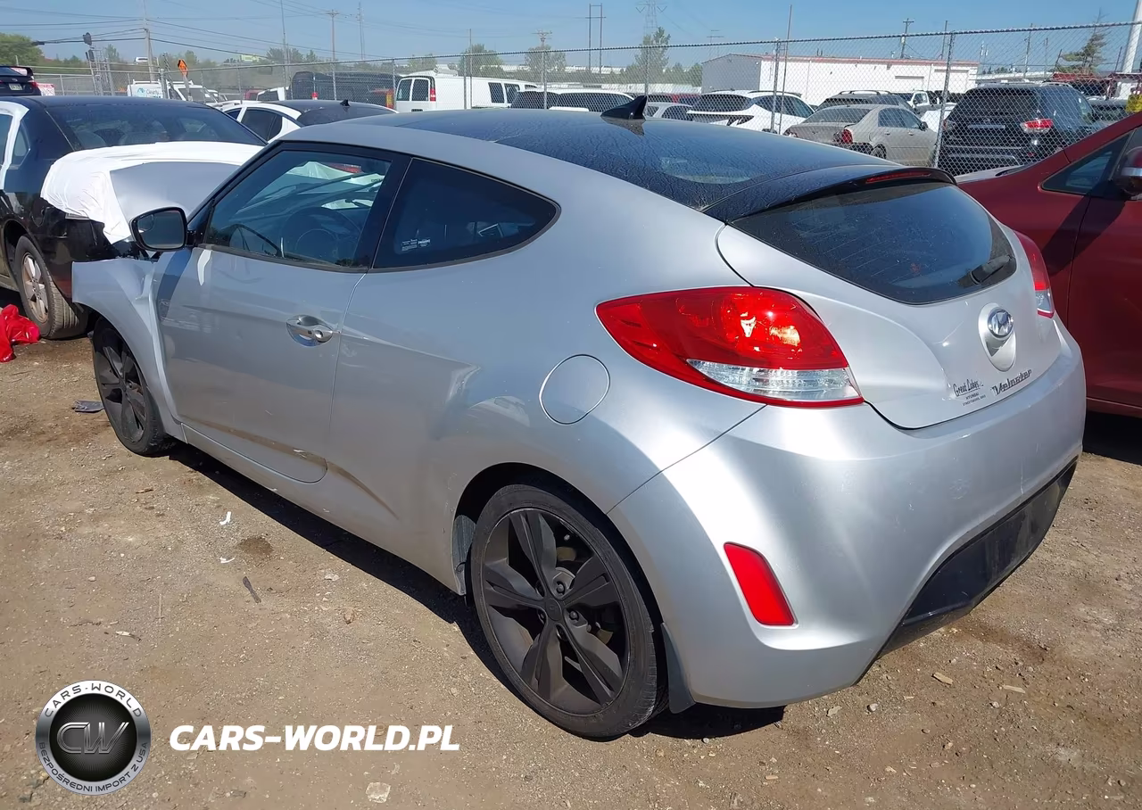2017 Hyundai Veloster Value Edition VIN:KMHTC6ADXHU323304 - 3