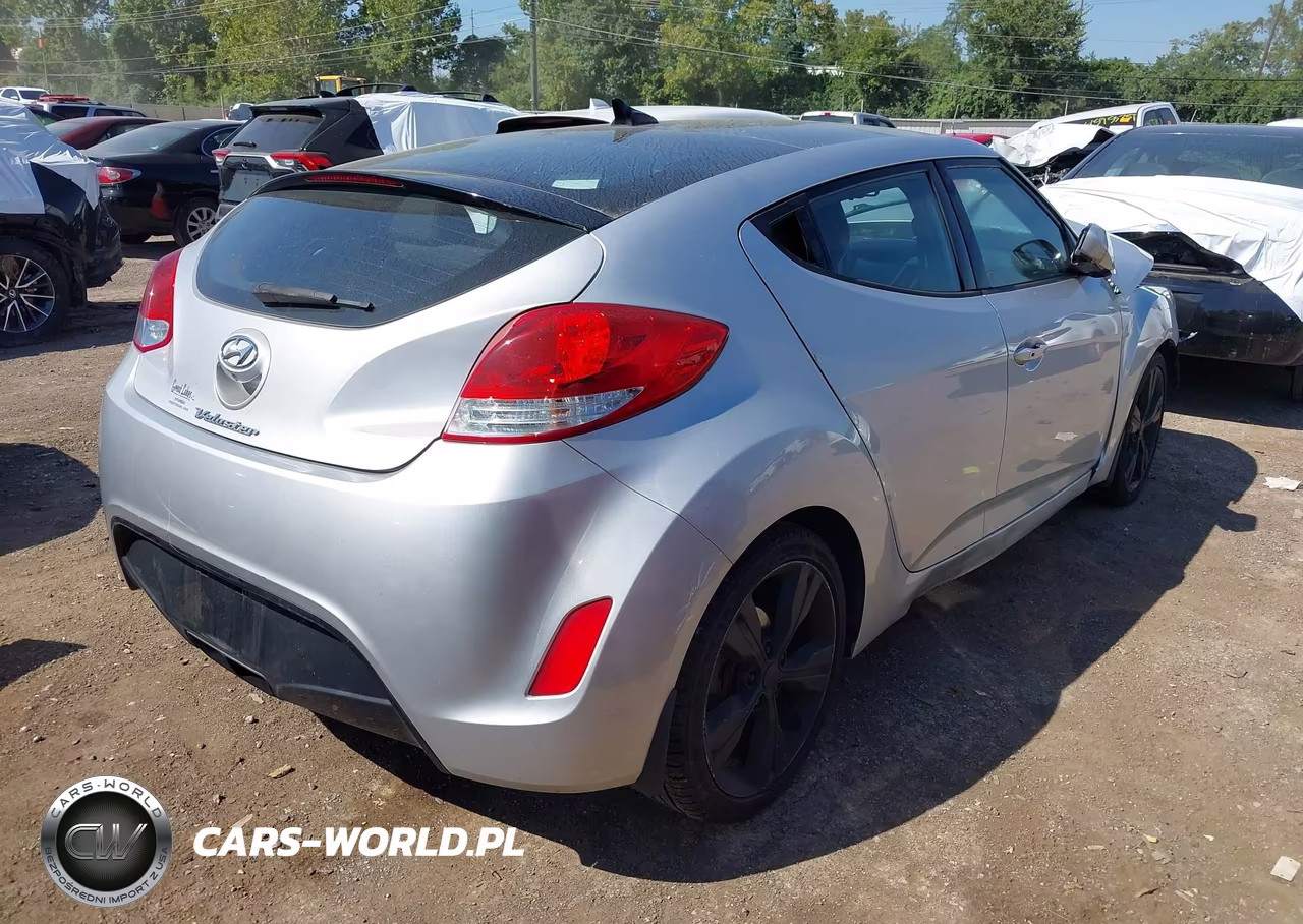 2017 Hyundai Veloster Value Edition VIN:KMHTC6ADXHU323304 - 4