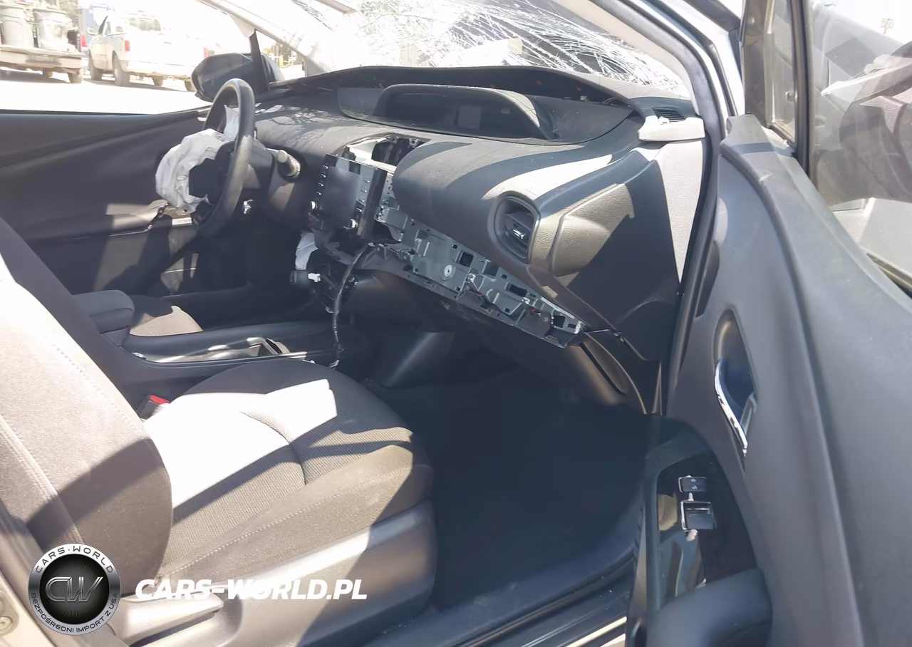 2021 Toyota Prius Le VIN:JTDKAMFU9M3134498 - 5