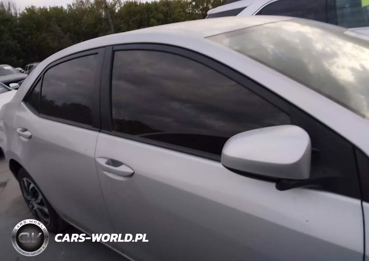 2018 Toyota Corolla Le VIN:5YFBURHE4JP798219 - 13