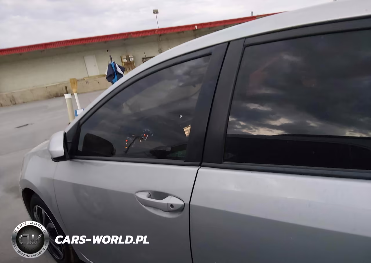 2018 Toyota Corolla Le VIN:5YFBURHE4JP798219 - 14