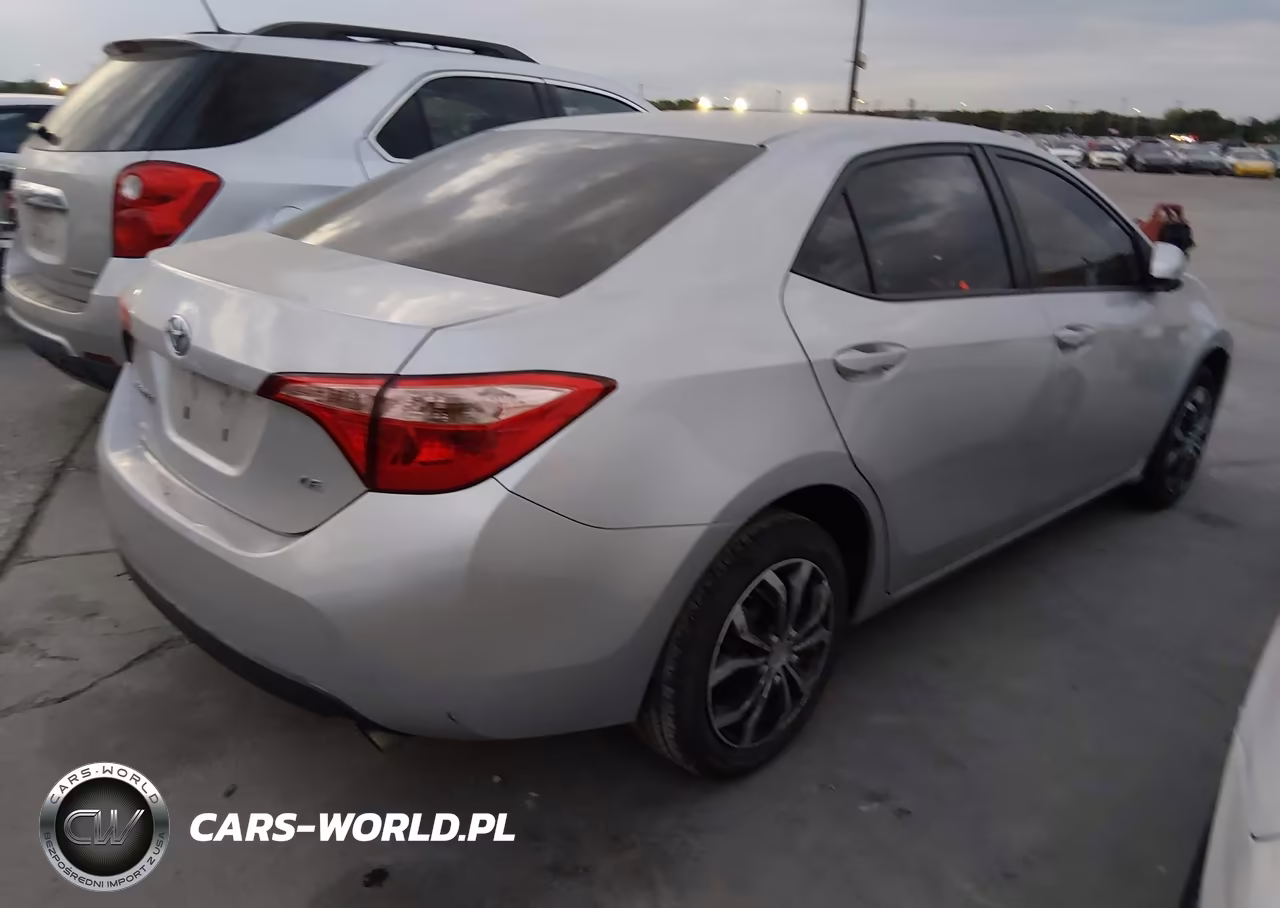 2018 Toyota Corolla Le VIN:5YFBURHE4JP798219 - 4