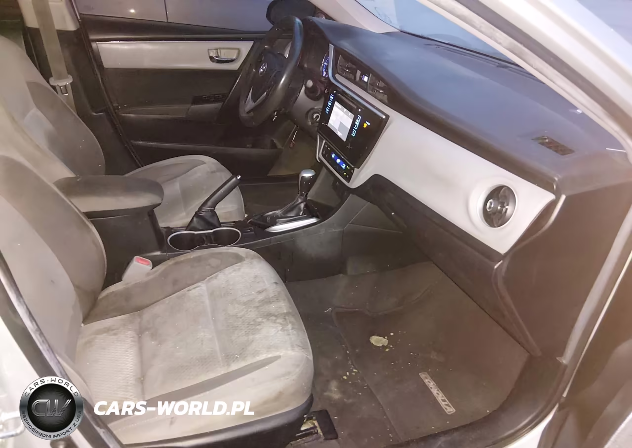 2018 Toyota Corolla Le VIN:5YFBURHE4JP798219 - 5