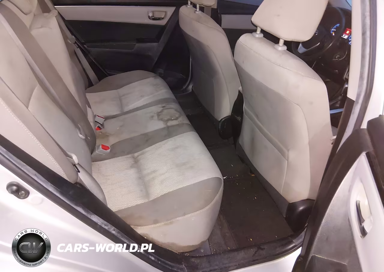 2018 Toyota Corolla Le VIN:5YFBURHE4JP798219 - 8