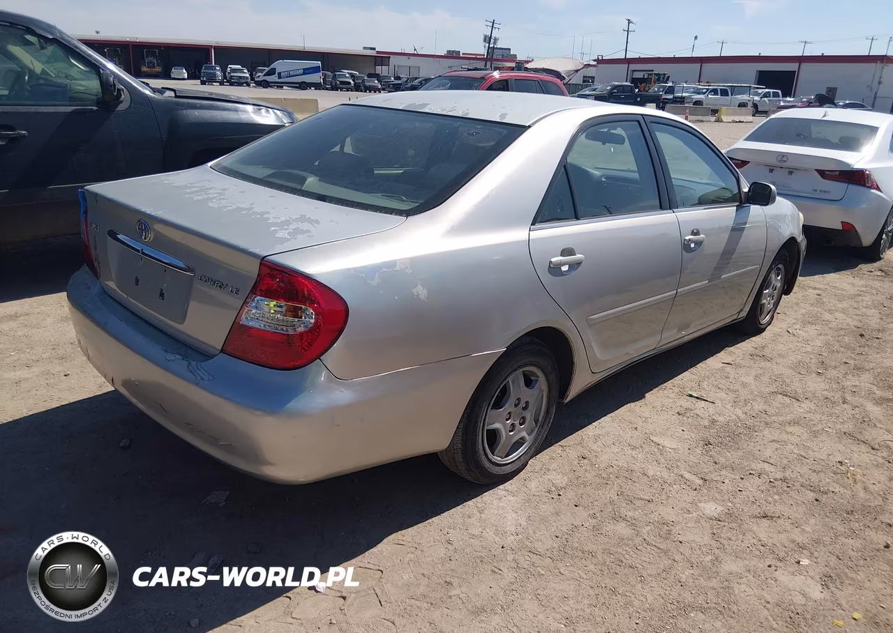 2002 Toyota Camry Le VIN:4T1BE32K42U618892 - 4