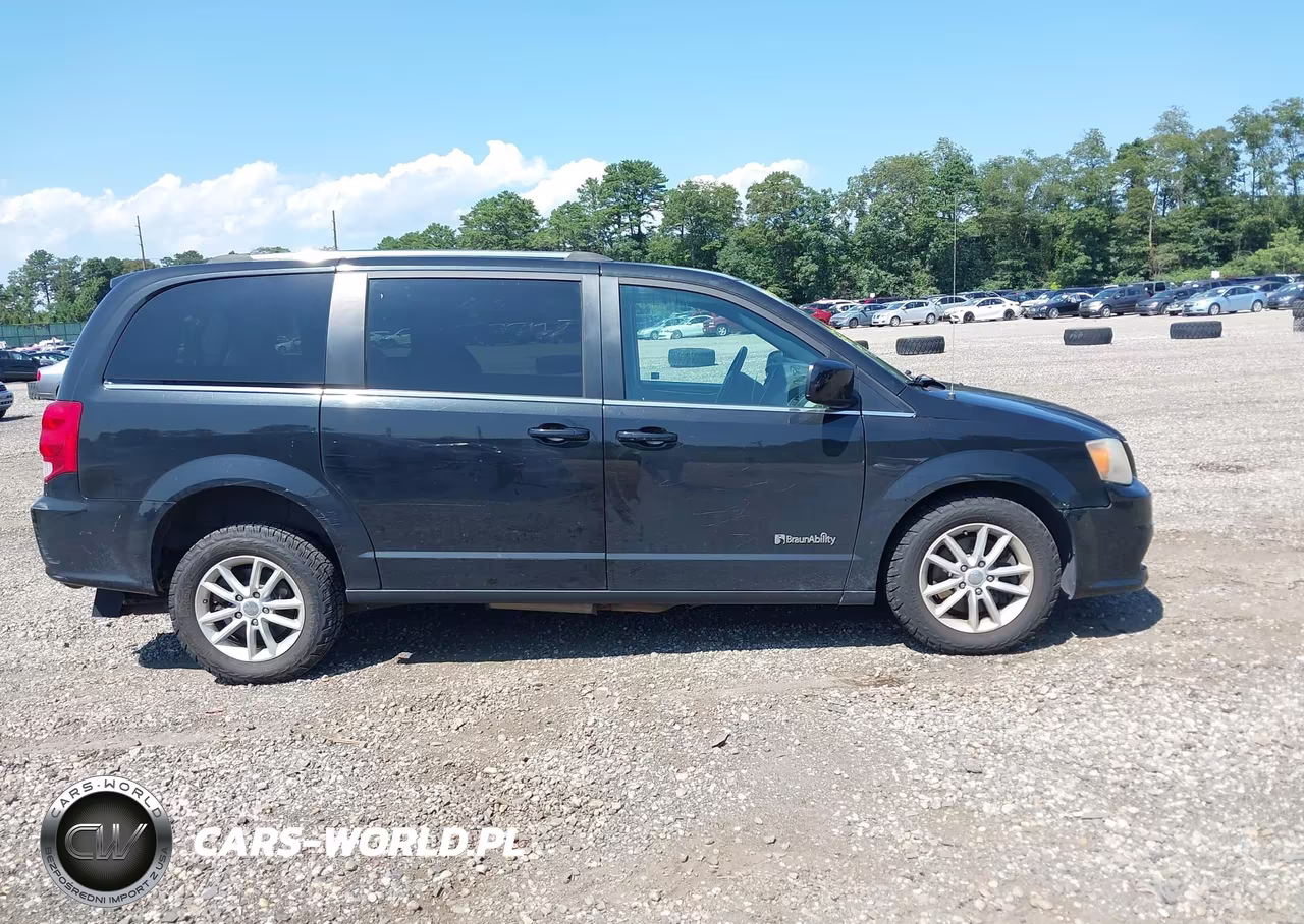 2018 Dodge Grand Caravan Sxt VIN:2C4RDGCG4JR206829 - 13