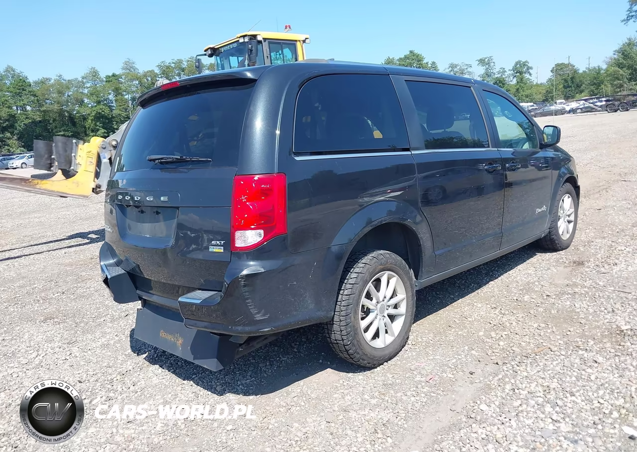 2018 Dodge Grand Caravan Sxt VIN:2C4RDGCG4JR206829 - 4