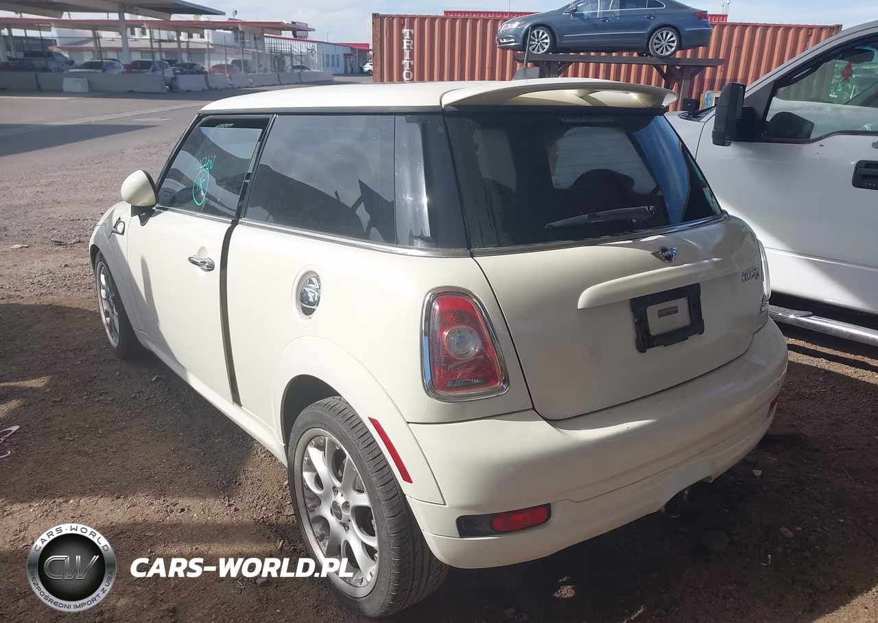 2010 Mini Cooper S VIN:WMWMF7C54ATX42348 - 3